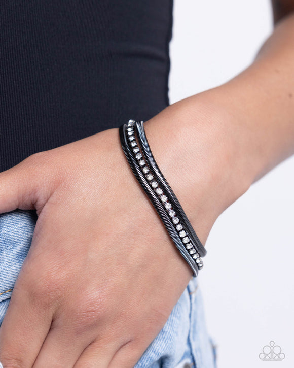 A SQUARE Treasure - Black Bracelet