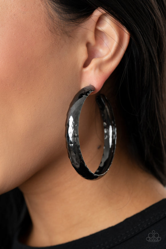 Check Out These Curves - Black Earring