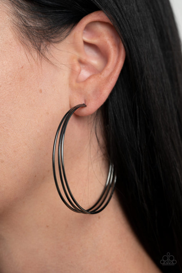 Rimmed Radiance - Black Earring